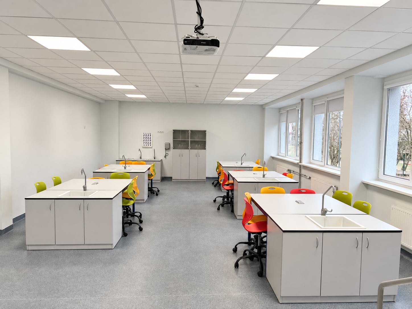 Laboratorinės salos su plautuvėmis