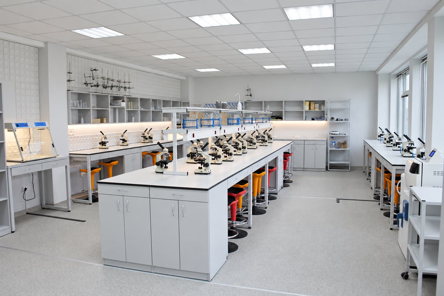Gamtos mokslų laboratorijos bendras vaizdas